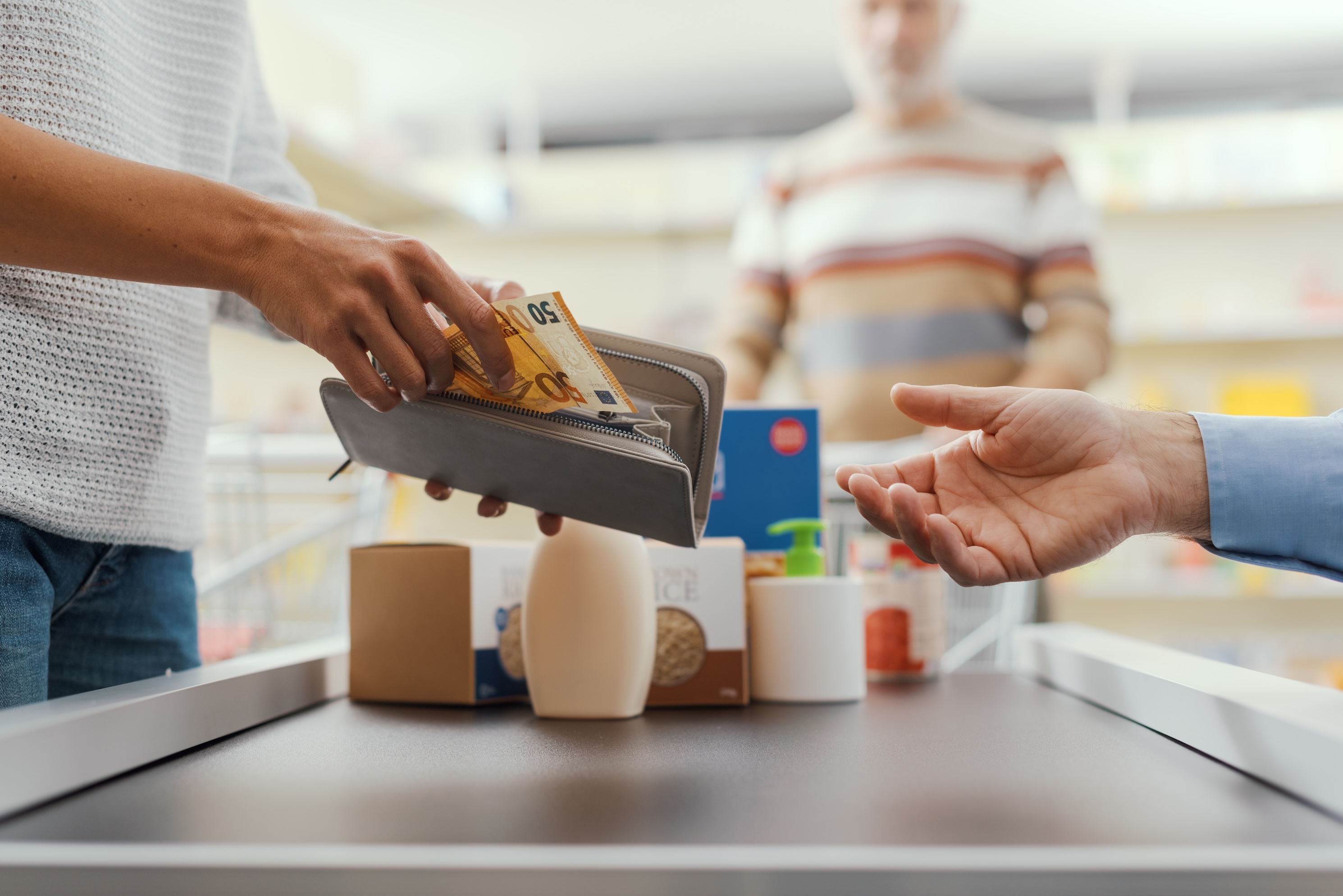 When the Power Goes Out, Cash Is King: A Travel Emergency Story
