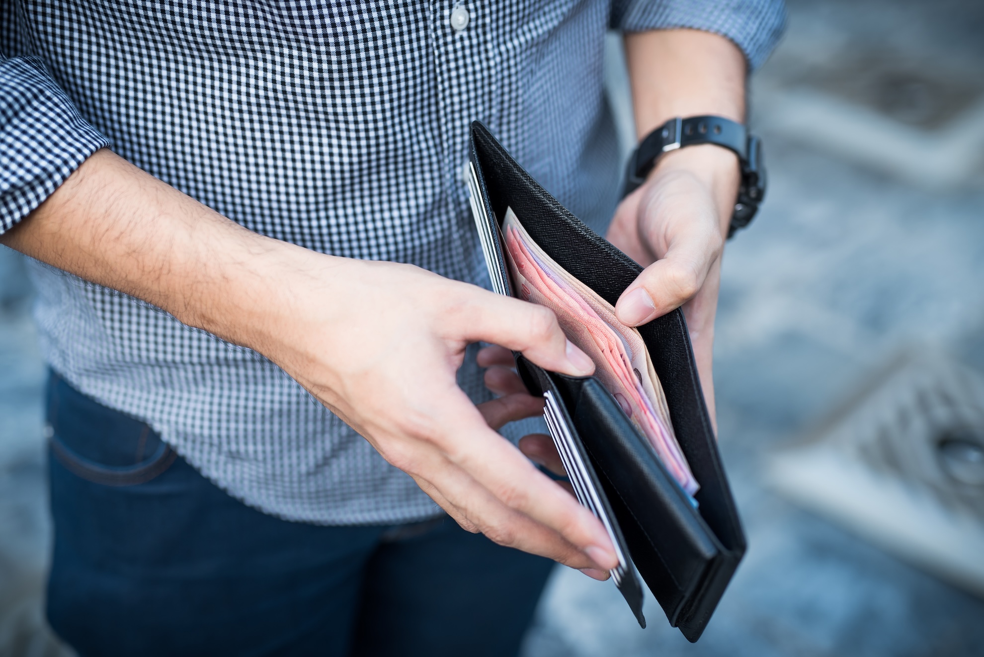 11 Essential Reasons To Carry Cash When Traveling Abroad