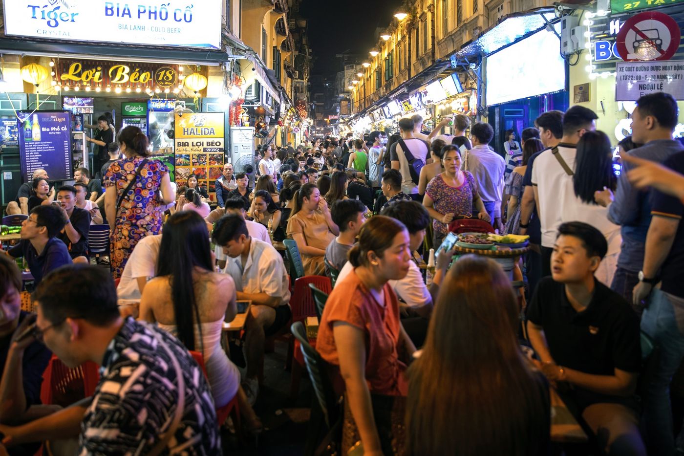 Vietnam Pulls Off Asia's Fastest Growth as Economy Powers On