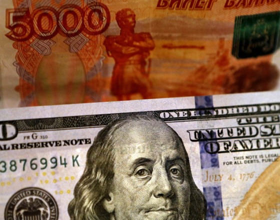 Russian ruble sinks to lowest since 2014