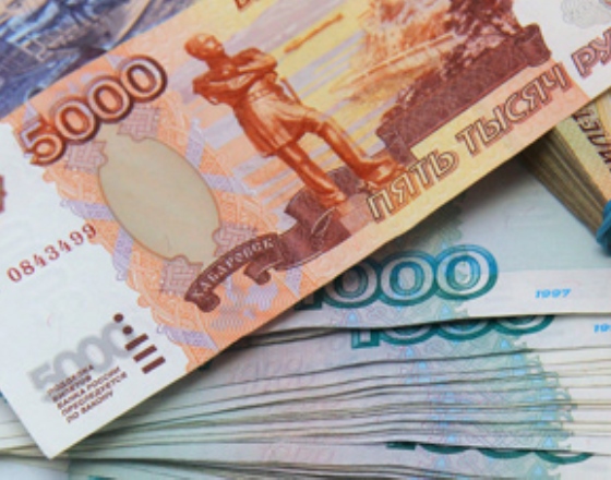 RUSSIAN RUBLE AT YEAR’S HIGH ON EVE OF CENTRAL BANK MEET